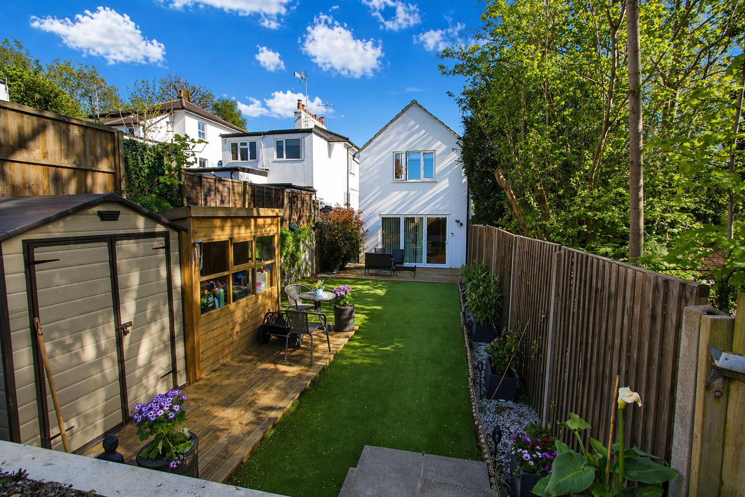 3 bed property in Mount Pleasant Road, Caterham